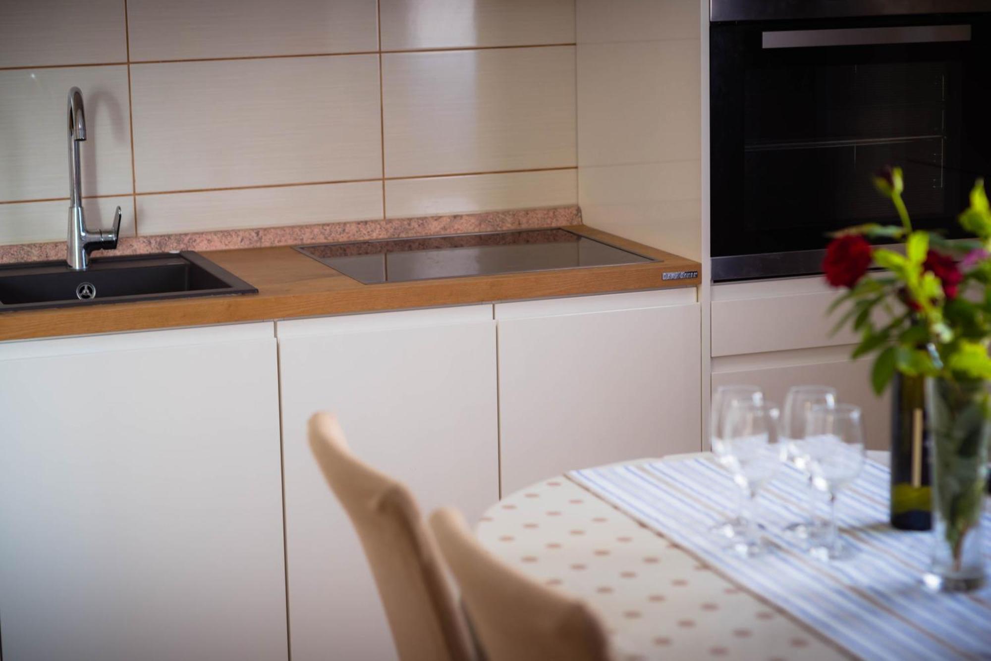 Apartmani Bare I Danica Grebastica Bilik gambar