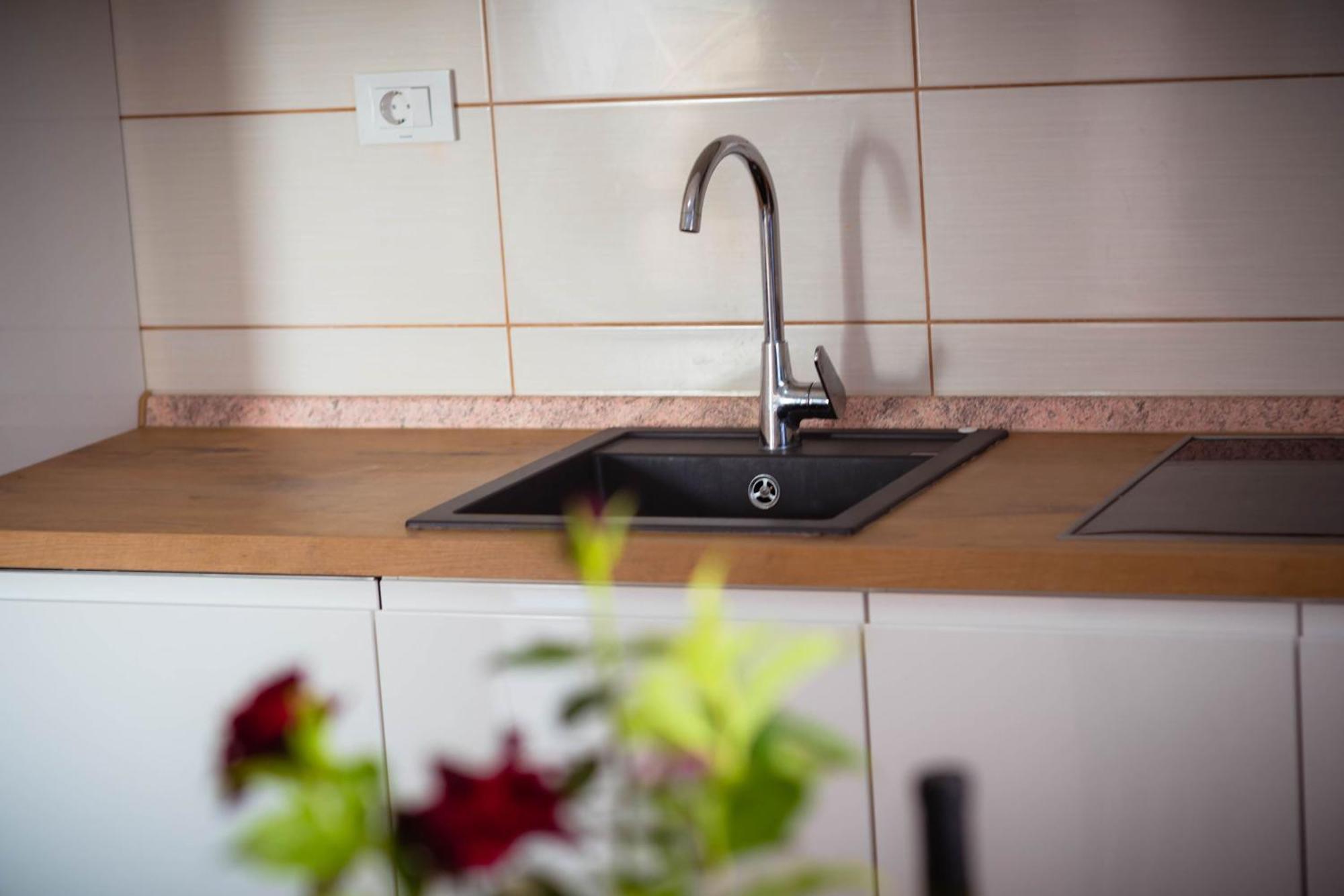 Apartmani Bare I Danica Grebastica Bilik gambar