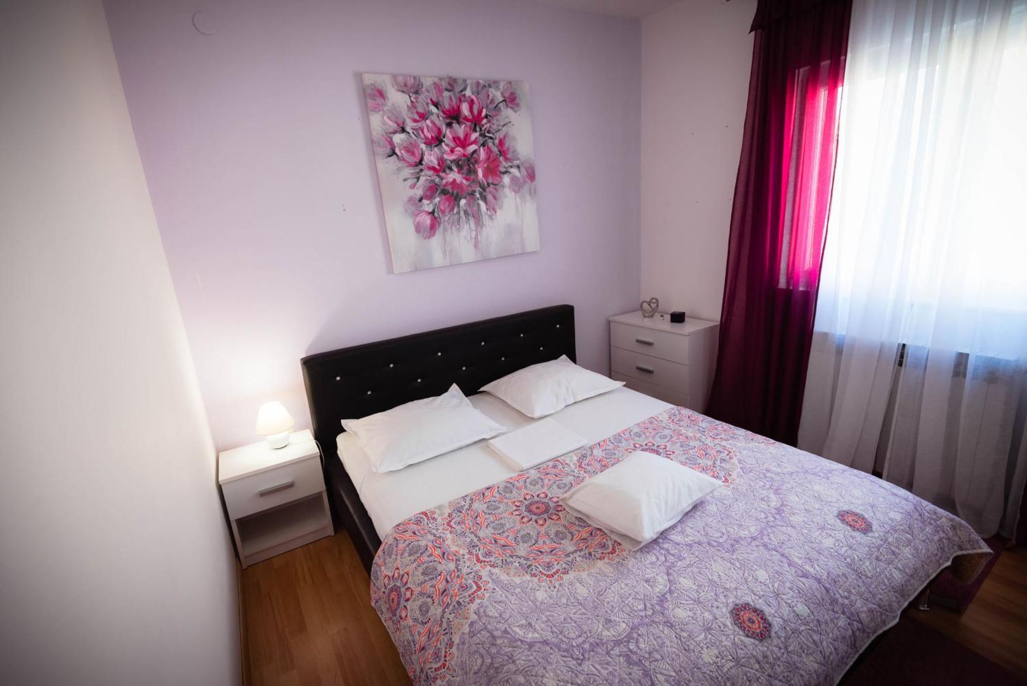 Apartmani Bare I Danica Grebastica Bilik gambar