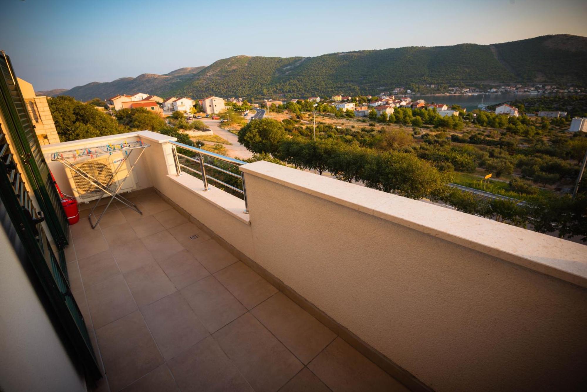 Apartmani Bare I Danica Grebastica Bilik gambar