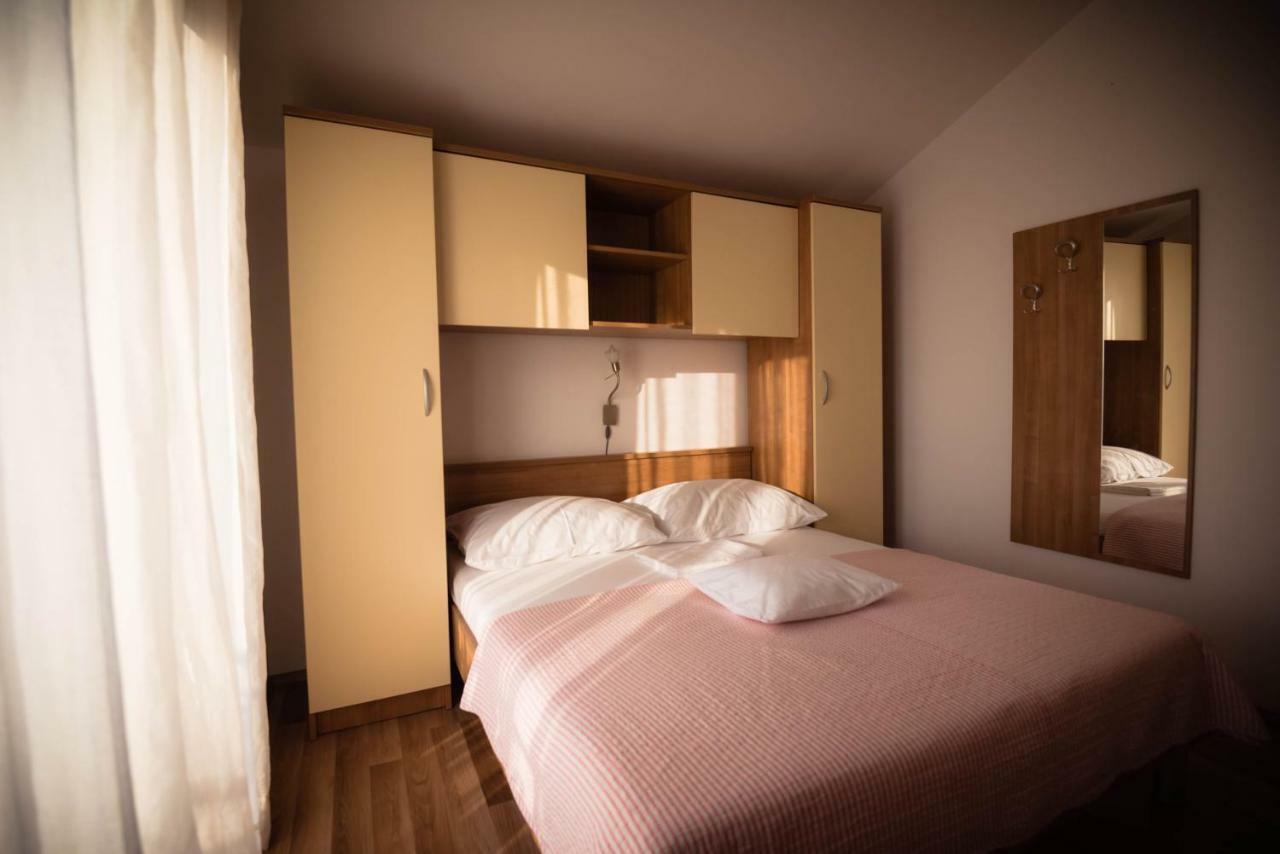 Apartmani Bare I Danica Grebastica Luaran gambar